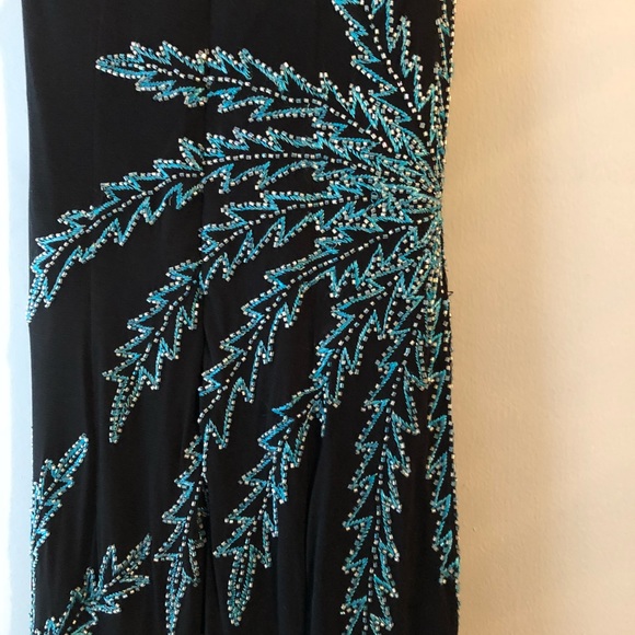 Beautiful Formal Gown / Prom Dress - Picture 6 of 6